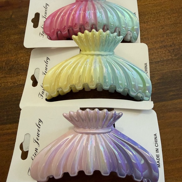 Set of 4 mermaid 🧜‍♀️ hair clips - Picture 2 of 7